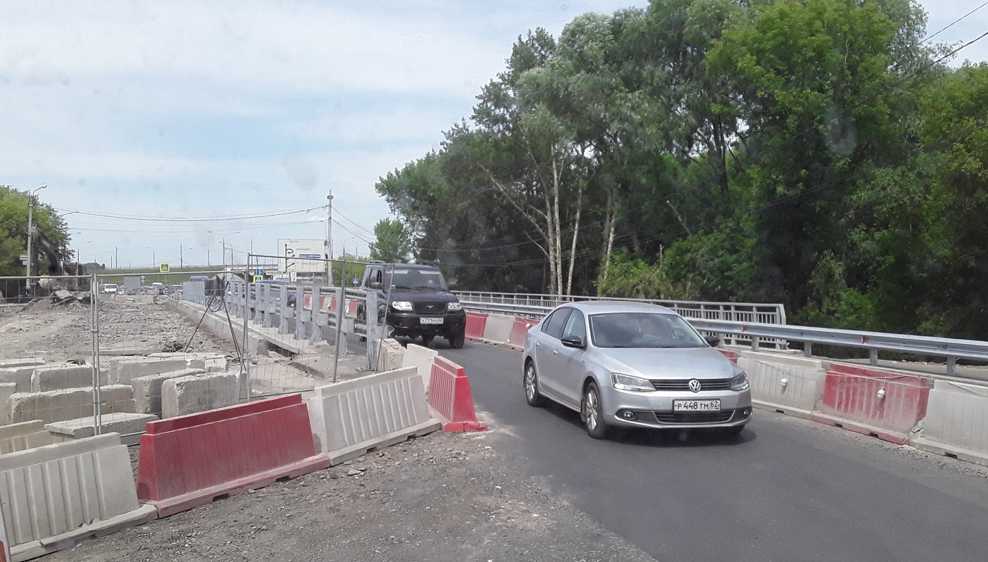 Отремонтированная половина моста открыта для проезда